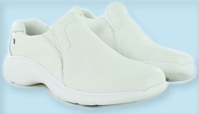 best nursing shoes for wide flat feet